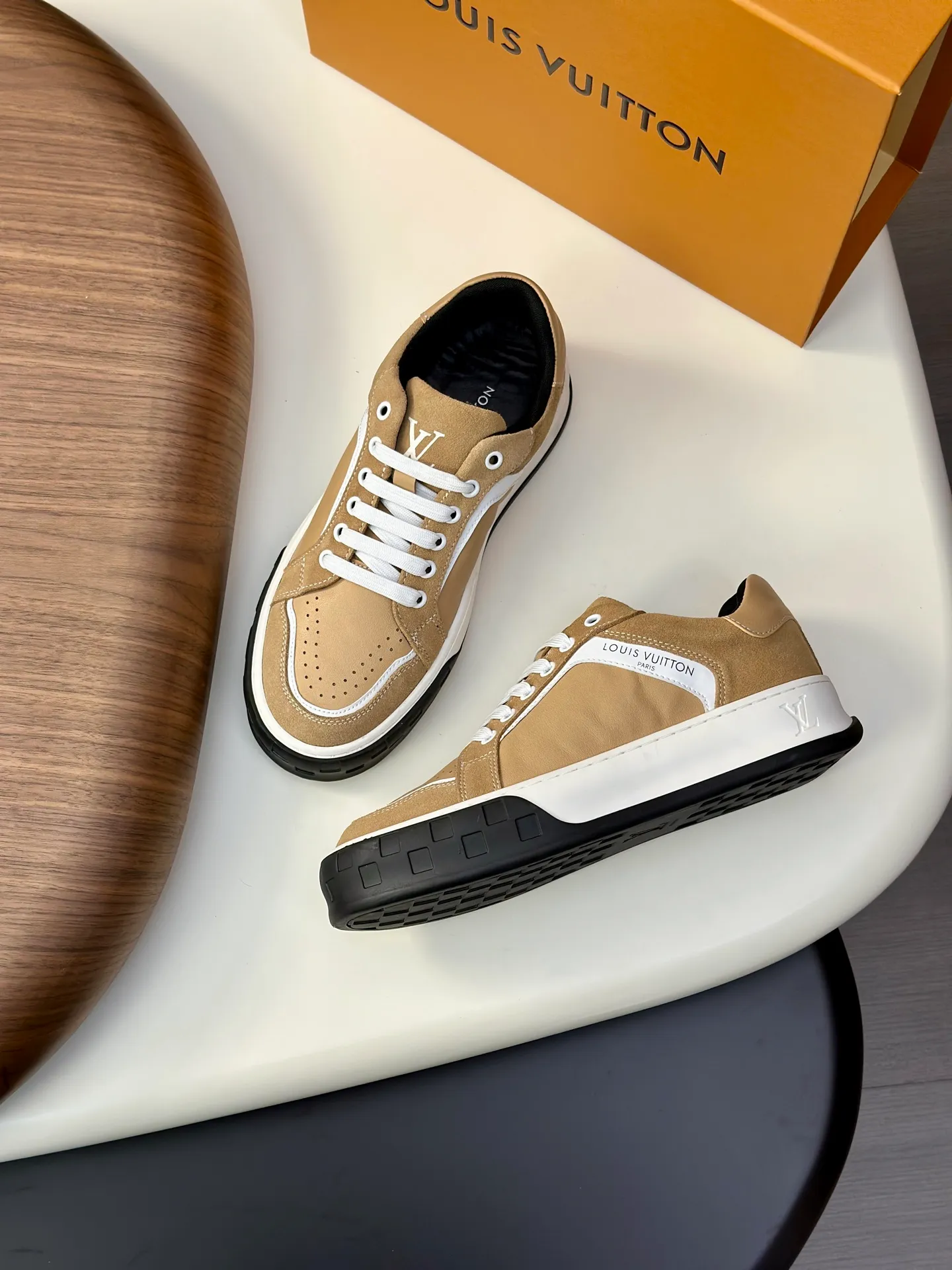 Men's shoes💰740 Lv 🔍Top purchasing agent🇮🇹 Louis Vuitton, the sports sneaker counter is synchronized, the uppers are imported from Italy, high-quality splicing colorful and complex crafts, the imported mesh padding is soft and comfortable, soles: original soles specially provided by the original factory, T men's men's shoes 💰U exclusive movable molded soles are super comfortable, original factory and single goods, 🔍🔍high quality, you can enter and leave the counter at will, welcome to compare, code number 38-44 (customized 45)